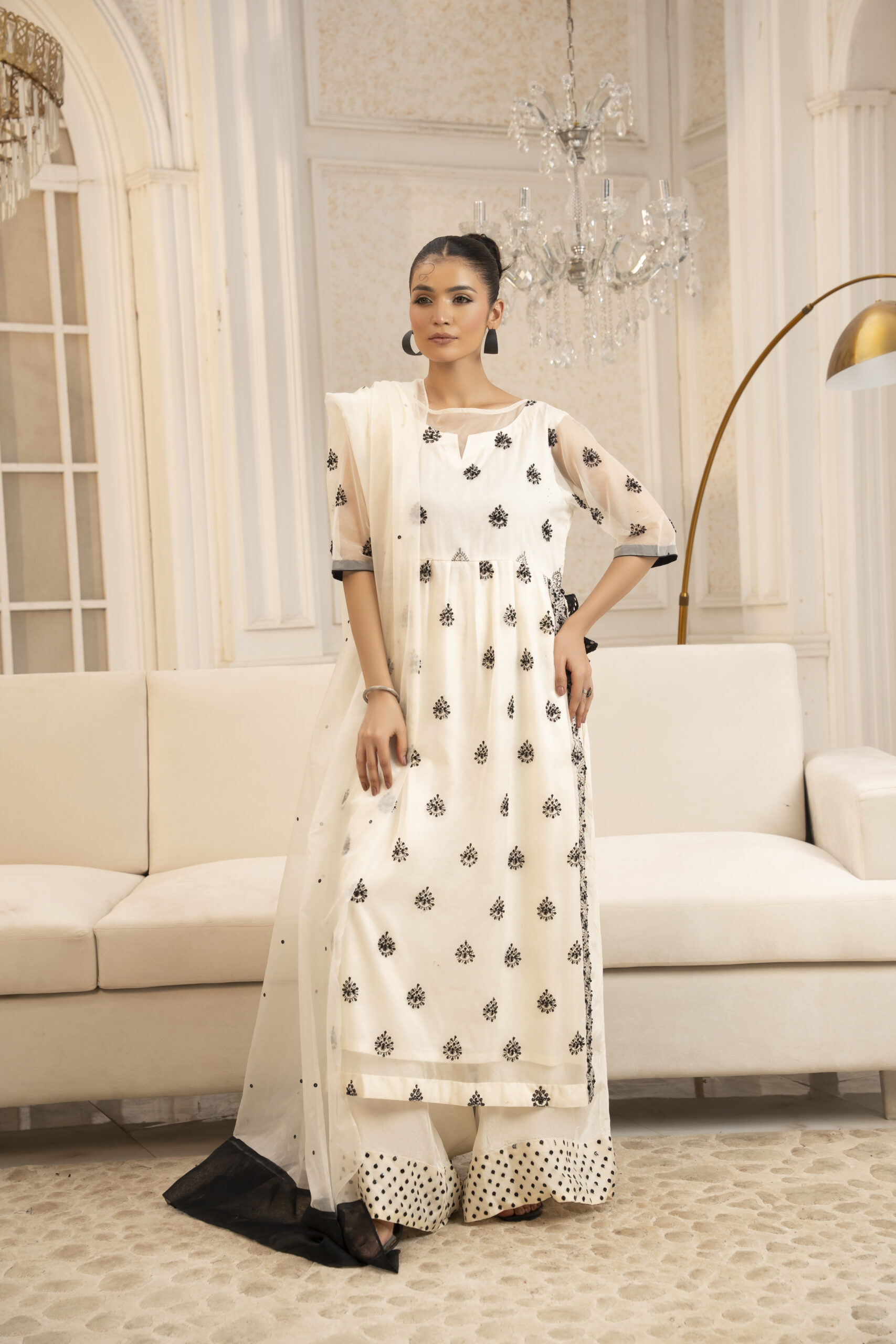 GOLDEN HOUR - Monotone