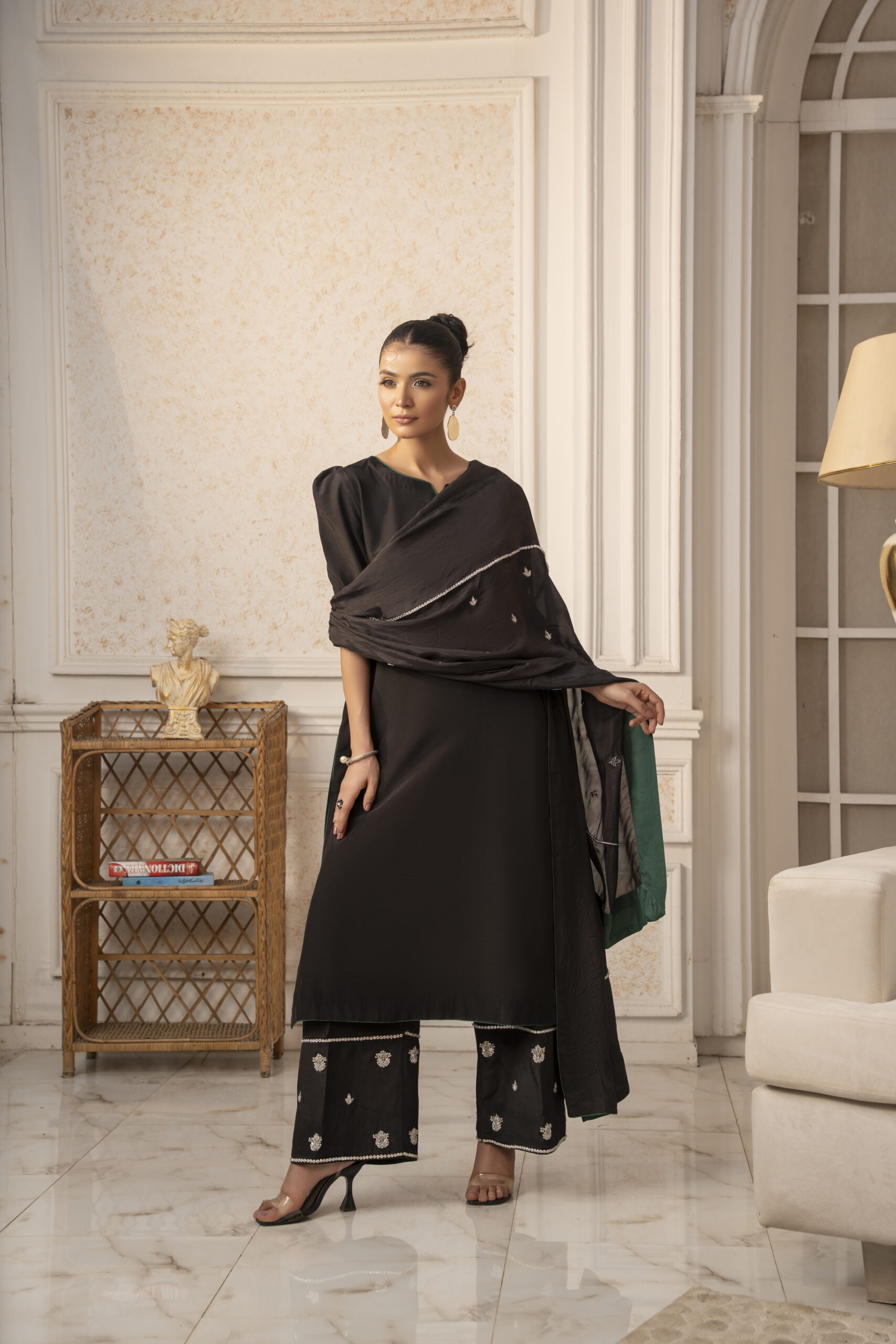 GOLDEN HOUR – Black