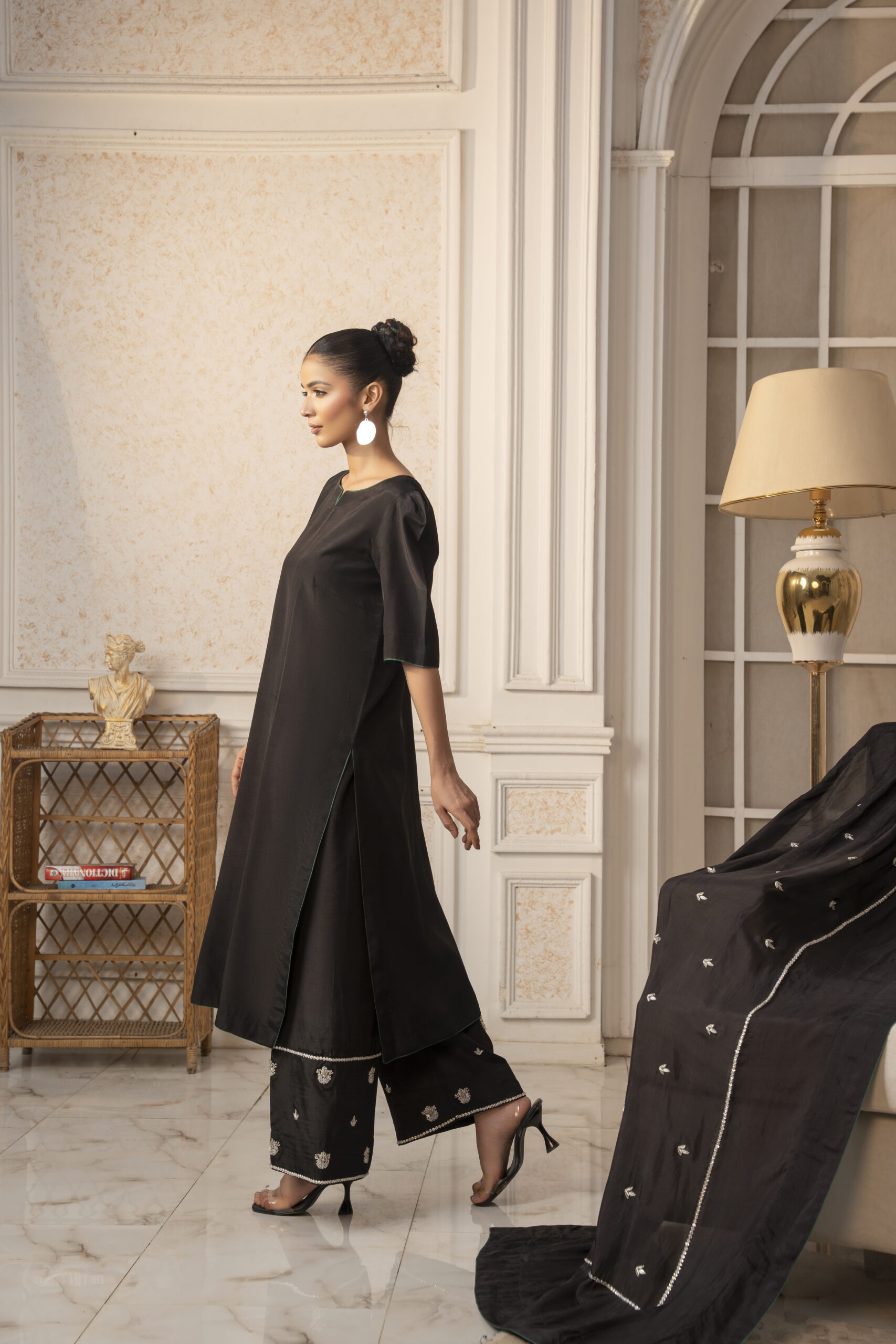 GOLDEN HOUR – Black - Image 3