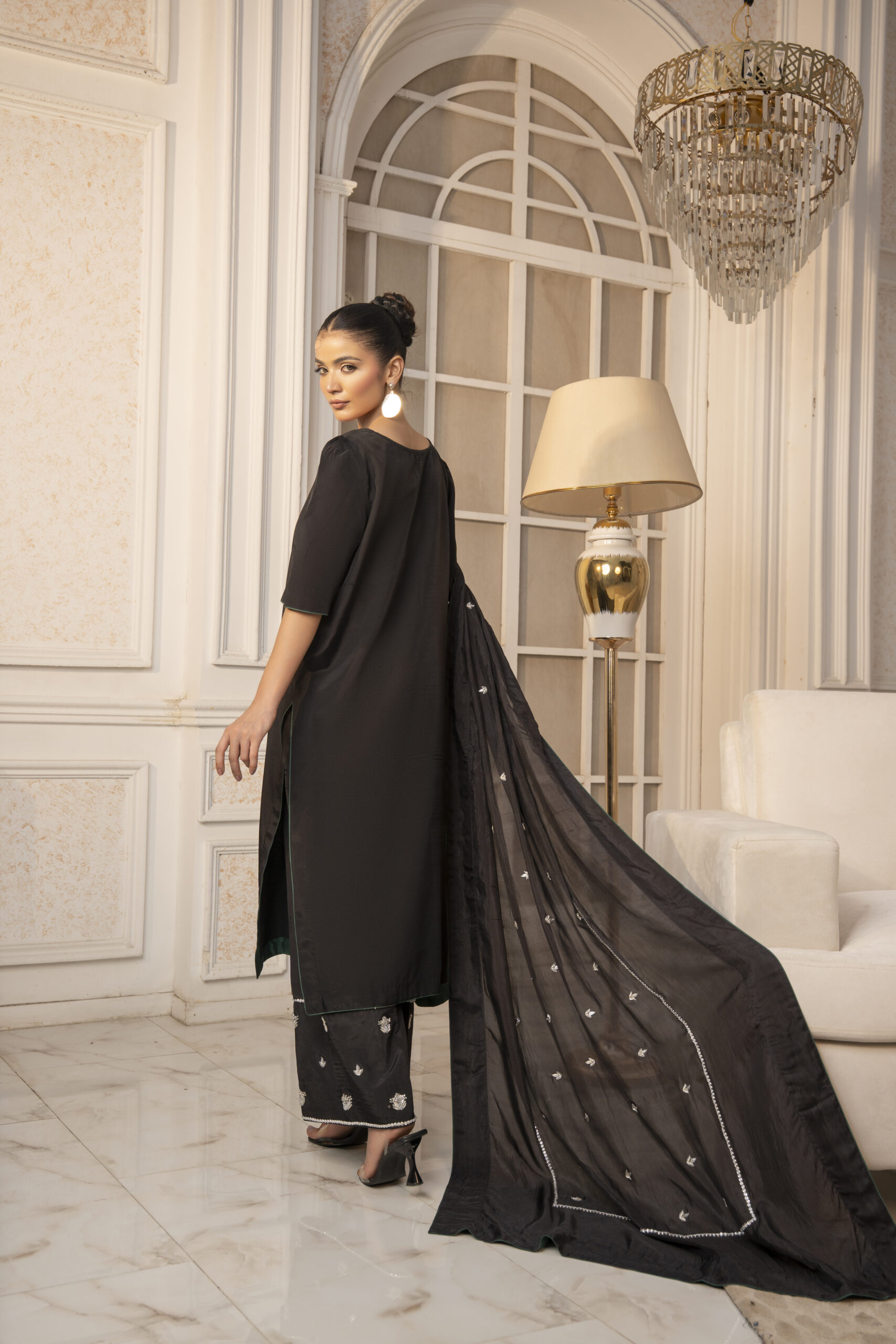 GOLDEN HOUR – Black - Image 4